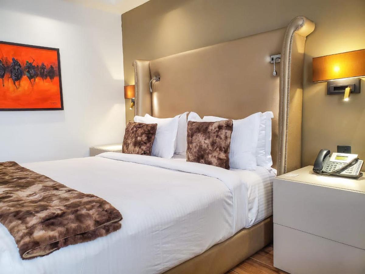 Victoria Crown Plaza Hotel ลากอส ภายนอก รูปภาพ