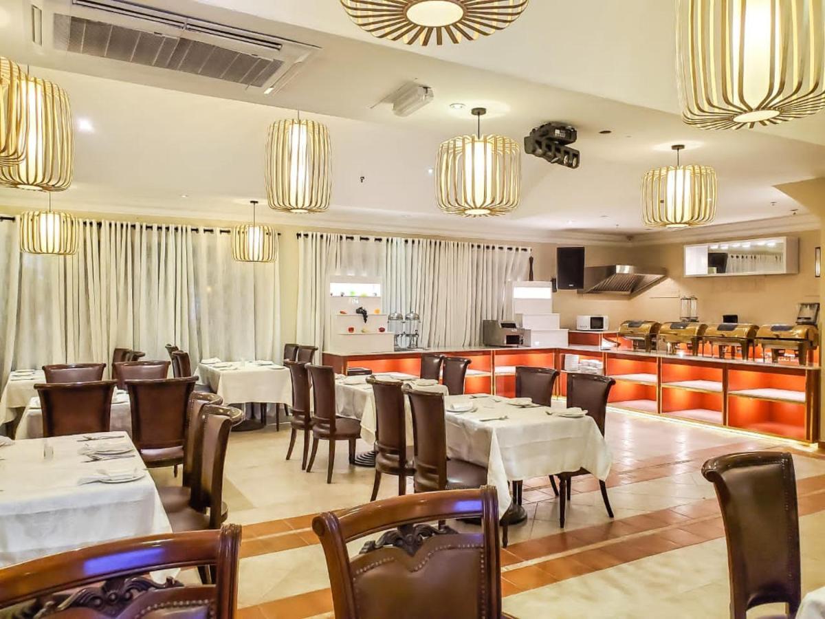 Victoria Crown Plaza Hotel ลากอส ภายนอก รูปภาพ