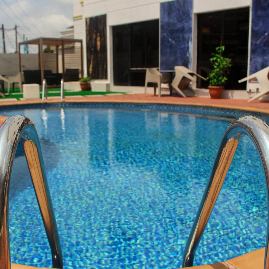 Victoria Crown Plaza Hotel ลากอส ภายนอก รูปภาพ