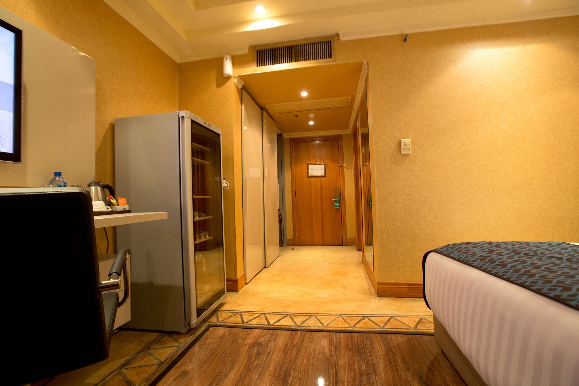 Victoria Crown Plaza Hotel ลากอส ภายนอก รูปภาพ